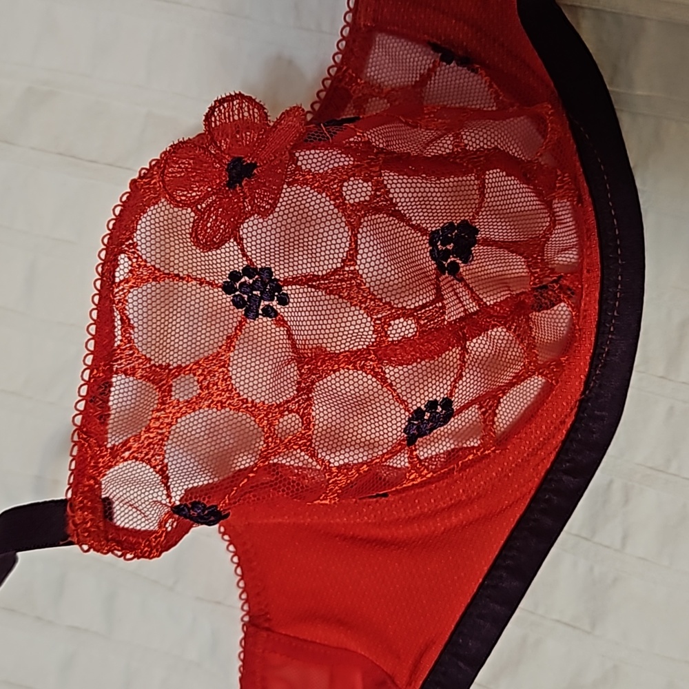 Bra and thong panty set - Picture 6 of 8
